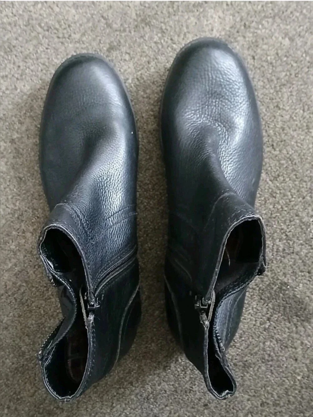 Comfortiva Women's Black Side-Zip Leather Ankle Boots Size 7